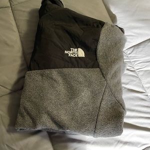 Gray woman’s north face